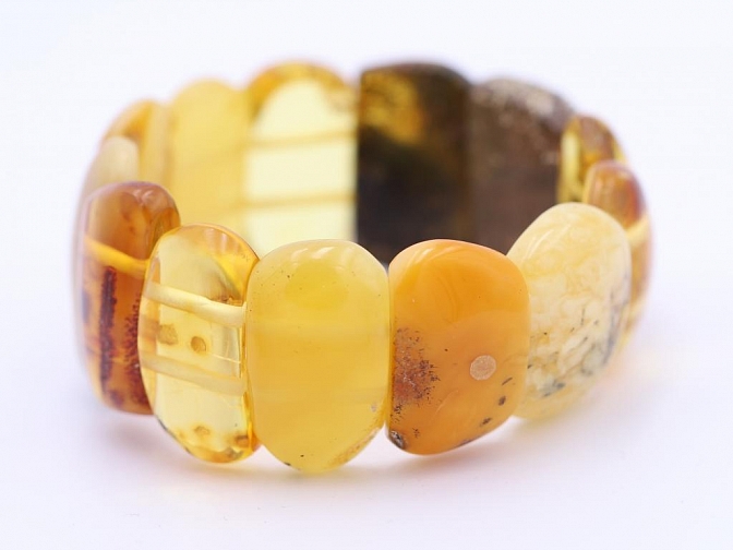 Prabangi natūralaus Baltijos gintaro poliruota apyrankė įvairių splavų