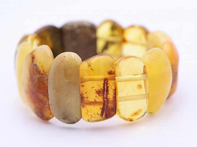 Prabangi natūralaus Baltijos gintaro poliruota apyrankė įvairių splavų