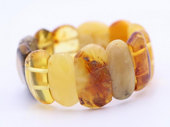 Prabangi natūralaus Baltijos gintaro poliruota apyrankė įvairių splavų
